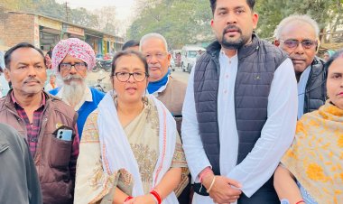 ब्लॉक कांग्रेस कमेटी चिरमिरी ने मनरेगा बचाओ अभियान के तहत बड़ा बाजार में की जन जागरूकता लाने की पदयात्रा,