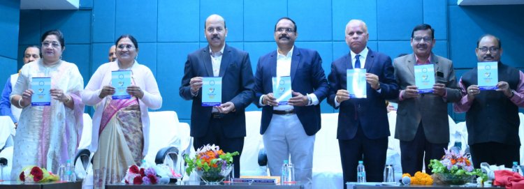 कृषि महाविद्यालय, रायपुर में नव वर्ष मिलन समारोह आयोजित : सह सेवानिवृत्त वैज्ञानिकों, प्राध्यापकों का सम्मान भी किया गया   