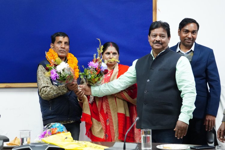 प्रशासकीय सेवा का एक समर्पित अध्याय पूर्ण: सहायक ग्रेड-2 तीर्थाराम साहू को दी गई भावभीनी विदाई