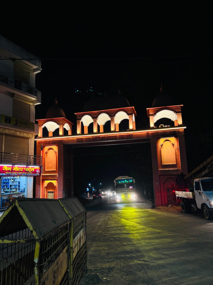 मुख्यमंत्री श्री विष्णुदेव साय के नेतृत्व में जशपुर शहर हो रहा रोशन ,शहर की प्राचीन विरासत और धरोहर को सहेजने का किया जा रहा कार्य ,गम्हरिया नगर प्रवेश द्वार पर की गई प्रकाश की व्यवस्था ,शहर के 6 जगहों को सीएसआर मद से जगमगाने की तैयारी 