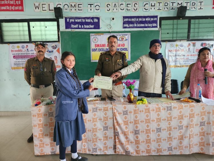 शहर में पुलिसिंग व्यवस्था बेहतर करने के लिए अलग अलग समाज के लोगो के ने चिरमिरी थाना प्रभारी विजय सिंह का किया सम्मान...