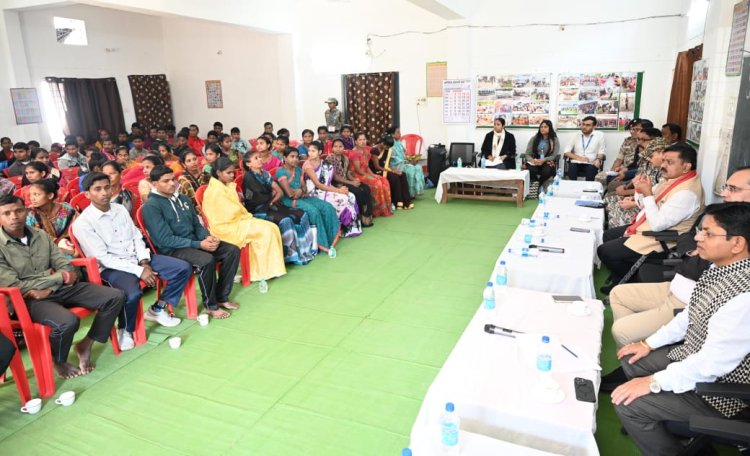 पुनर्वासित युवाओं के साथ उपमुख्यमंत्री विजय शर्मा ने किया आत्मीय संवाद, साथ बैठकर किया सुबह का नाश्ता