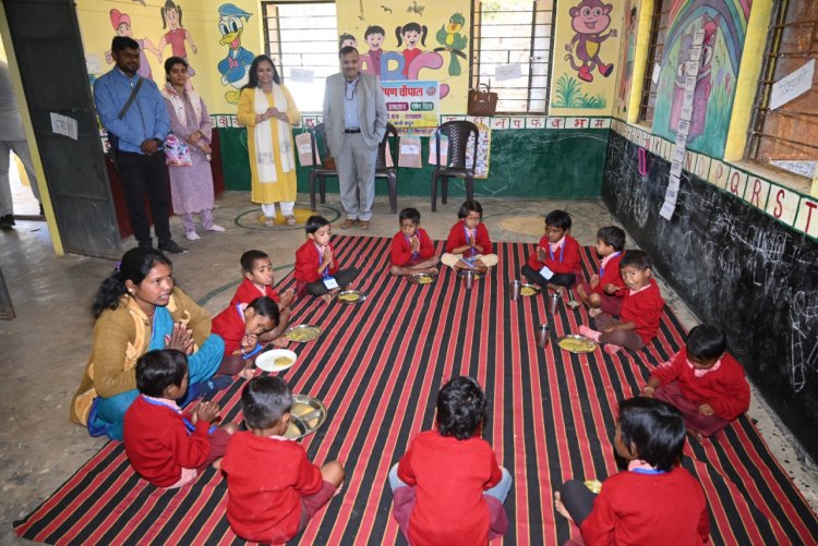 आकांक्षी ब्लॉक गौरेला में चल रहे योजनाओं और नवाचार कार्यक्रमों का नीति आयोग के केंद्रीय प्रभारी अधिकारी श्री भरत भूषण वर्मा ने किया मूल्यांकन  