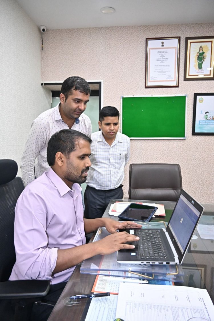 धमतरी : आलेख : ई-ऑफिस में धमतरी की उल्लेखनीय प्रगति : कलेक्टर श्री मिश्रा के नेतृत्व में डिजिटल प्रशासन की सशक्त पहल