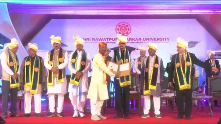 रावतपुरा सरकार यूनिवर्सिटी का चौथा दीक्षांत समारोह, राज्यपाल रामेन डेका ने 1453 छात्रों को दी डिग्री