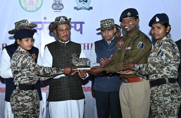 मुख्यमंत्री साय नारायणपुर में जवानों से मिले और हौसला बढ़ाया  