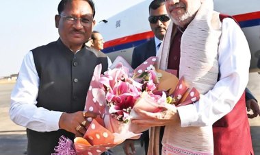 तीन दिवसीय छत्तीसगढ़ दौरे पर पहुंचे केंद्रीय गृह एवं सहकारिता मंत्री अमित शाह : मुख्यमंत्री विष्णुदेव साय ने स्वामी विवेकानंद विमानतल पर किया आत्मीय स्वागत