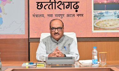 मुख्य सचिव ने मंत्रालय महानदी भवन में नवा अंजोर विजन@ 2047 मॉनिटरिंग पोर्टल की समीक्षा की,
