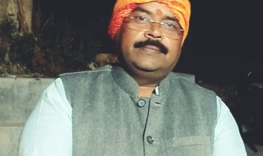 छत्तीसगढ़ शासन स्कूलों को बंद कर और शराब दुकान खोलकर विकास का पीट रही ढिंढोरा- विनय उपाध्याय,