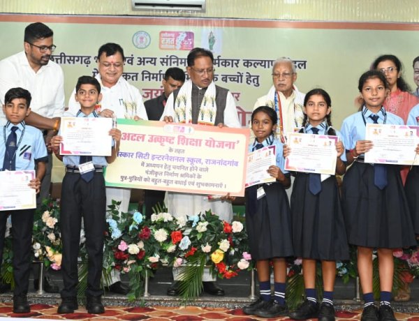 जगदलपुर के श्रमिक की बेटी डिंपल कश्यप अब संस्कार सिटी स्कूल में संवार रही अपना भविष्य