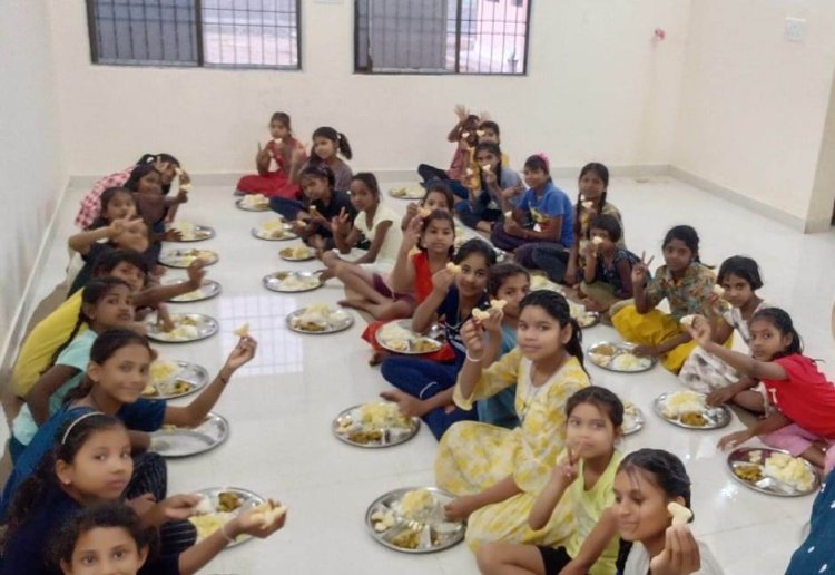 मुंगेली : विशेष लेख : गांधीडीह, लोरमी के आसपास की छात्राओं को मिला सुसज्जित छात्रावास