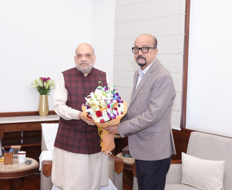 राज्यपाल रमेन डेका ने गृह मंत्री अमित शाह से सौजन्य भेंट की