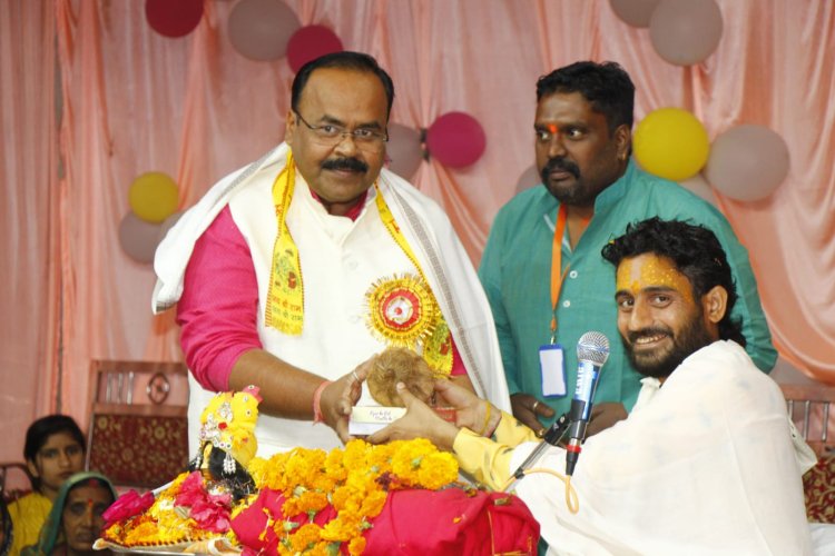 गोदरीपारा एकतनागर हनुमान मन्दिर मे अयोजित पंच कुण्डीय रुद महायज्ञ एव भागवत मे पहुचे कांग्रेस नेता विनय उपाध्याय,