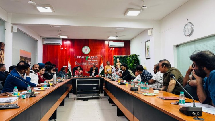 छत्तीसगढ़ फिल्म विकास निगम की अध्यक्ष सुश्री मोना 'सेन की अध्यक्षता में फिल्म पॉलिसी' पर छत्तीसगढ़ पर्यटन बोर्ड में बैठक, सब्सिडी व फिल्म सिटी पर फोकस  