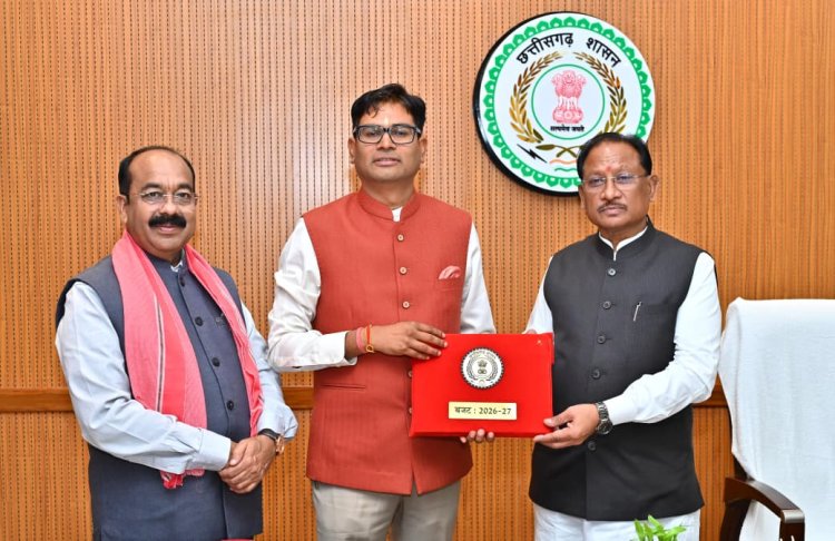 मुख्यमंत्री विष्णु देव साय से आज विधानसभा परिसर स्थित उनके कक्ष में वित्त मंत्री ओपी चौधरी ने वित्तीय वर्ष 2026-27 का बजट प्रस्तुत करने से पूर्व मुलाकात की  