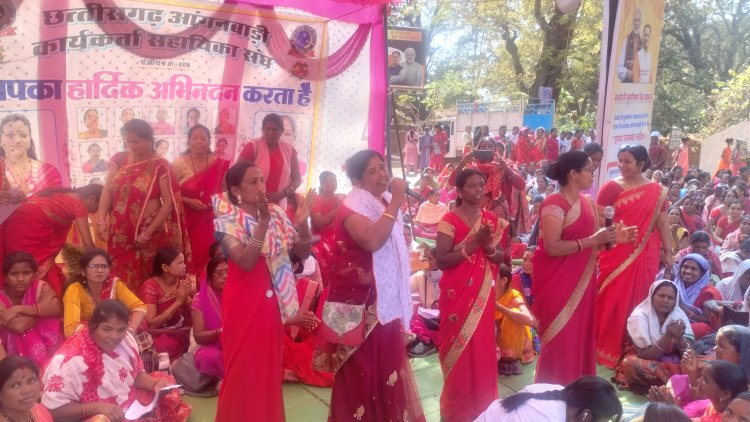 तीन सूत्रीय मांगों को लेकर भारी संख्या में आंगनबाड़ी कार्यकर्ताओं सहायिकाओं ने खोला मोर्चा,हजारों आंगनबाड़ी केंद्रों में लगा ताला 