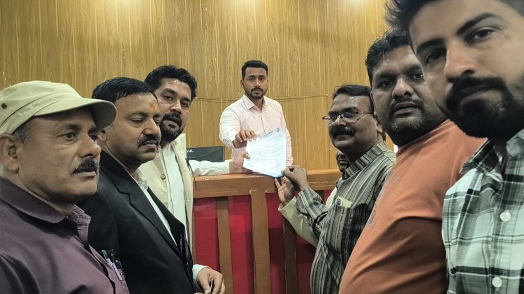 कांग्रेस के आंदोलन की चेतावनी और दबाव के कारण शुरू हुआ सड़क का निर्माण कार्य- शिवांश जैन,