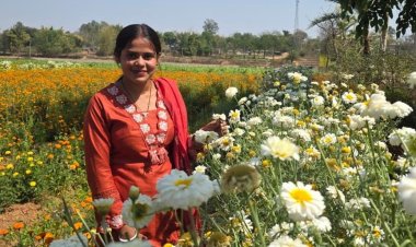 बिहान योजना से खिला रत्ना का भविष्य- फूलों की खेती से बनीं सफल उद्यमी