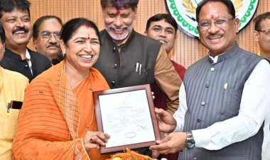 मुख्यमंत्री विष्णु देव साय से नवनिर्वाचित राज्यसभा सदस्य श्रीमती लक्ष्मी वर्मा ने की सौजन्य मुलाकात