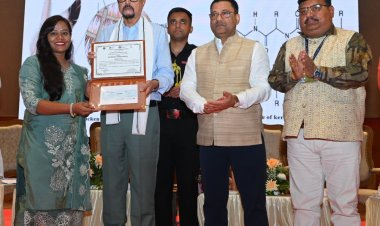 अपनी भावनाओं, दुख और खुशी को व्यक्त करने का सबसे सरल और सशक्त माध्यम हमारी मातृभाषा होती है- डेका