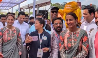 सरगुजा ओलंपिक में शामिल हुईं पहलवान गीता फोगाट, खिलाड़ियों से की मुलाकात, बोलीं- बेटियां किसी क्षेत्र में पीछे नहीं