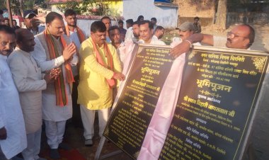 दशकों की बहुप्रतीक्षित मांग हुई पूरी, साढ़े 5 करोड़ से ज्यादा के विकास कार्यों का अकेले कोरिया कॉलरी को सौगात, स्वास्थ्य मंत्री श्याम बिहारी ने भूमिपूजन कर की शुरुआत,,,