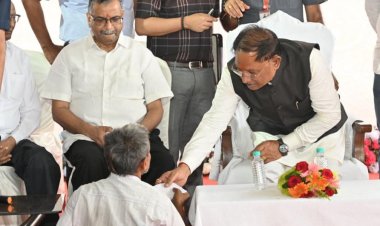 संवेदनशील नेतृत्व की मिसाल: मुख्यमंत्री साय ने दिव्यांग चंदूलाल की सुनी पुकार, मिनटों में मिला समाधान