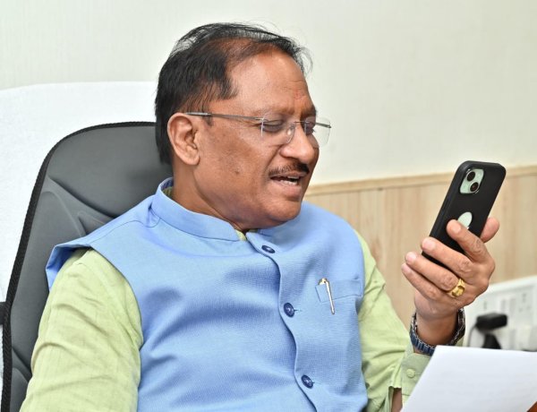 यूपीएससी सिविल सेवा परीक्षा में सफल प्रदेश के अभ्यर्थियों को मुख्यमंत्री ने वीडियो कॉल के जरिए दी बधाई