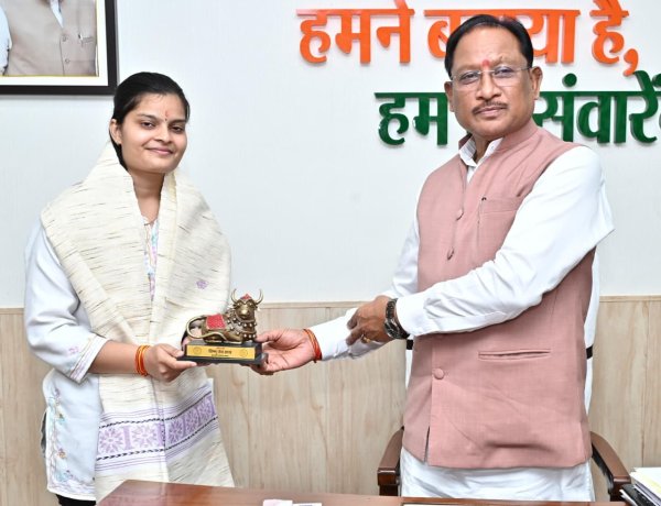 यूपीएससी सिविल सेवा परीक्षा में 35वीं रैंक प्राप्त करने वाली सुश्री वैभवी अग्रवाल को मुख्यमंत्री ने दी बधाई