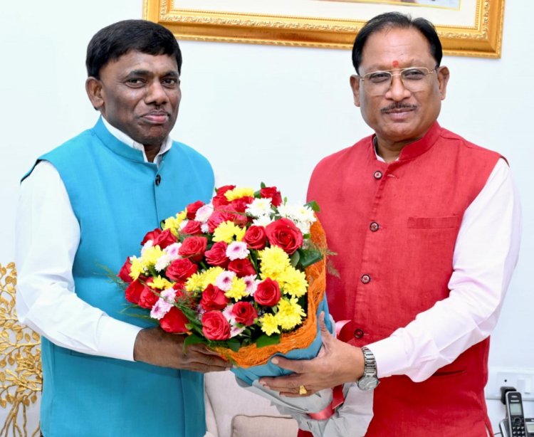 मुख्यमंत्री विष्णु देव साय से गोवा के खेल एवं जनजातीय कल्याण मंत्री रमेश तावड़कर की सौजन्य भेंट  