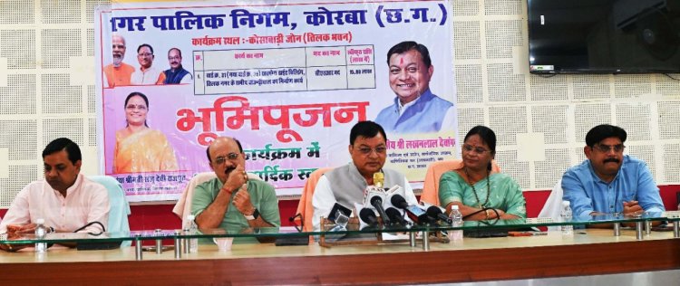 उद्योग मंत्री देवांगन ने तिलक नगर में बाउण्ड्रीवाल निर्माण कार्य का किया भूमिपूजन
