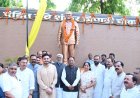 मुख्यमंत्री विष्णु देव साय ने अम्बिकापुर में भटगांव विधानसभा के पूर्व विधायक पंडित रविशंकर त्रिपाठी की प्रतिमा का किया अनावरण