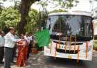 राज्यपाल डेका ने खैरागढ़ विश्वविद्यालय की नई बस को दिखाई हरी झंडी