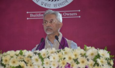 "IIM रायपुर दीक्षांत समारोह में बोले जयशंकर: वैश्विक सोच अपनाएँ, आत्मनिर्भर भारत में योगदान दें"