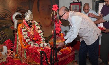 राज्यपाल रमेन डेका सोगड़ा आश्रम पहुंचे मां काली की पूजा अर्चना कर प्रदेशवासियों की सुख समृद्धि और खुशहाली की कामना की