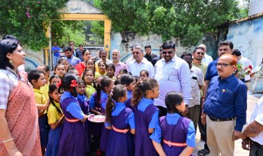 शिक्षा मंत्री गजेन्द्र यादव ने दुर्ग के प्राथमिक विद्यालय का किया निरीक्षण