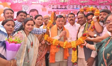 उद्योग मंत्री देवांगन के जन्मदिन पर बधाई देने कार्यकर्ताओं एवं आम नागरिकों का उमड़ा हुजूम, जगह-जगह अभिनंदन एवं स्वागत