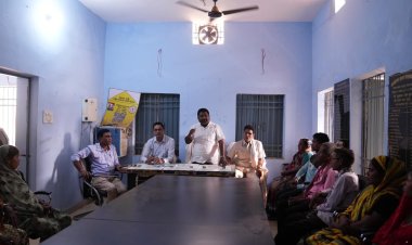 विशेष ग्राम सभा में ग्रामवासियों को जनगणना के सम्बन्ध किया जा रहा है जागरुक,  जनगणना 2027- प्रथम चरण में मकानों की गणना...