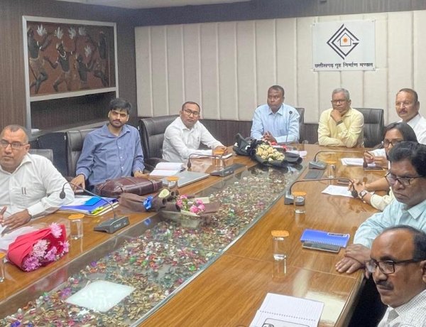 झारखंड राज्य आवास बोर्ड की 6 सदस्यीय टीम छत्तीसगढ़ पहुंची, आवासीय योजनाओं और प्रक्रियाओं का करेगी अध्ययन    