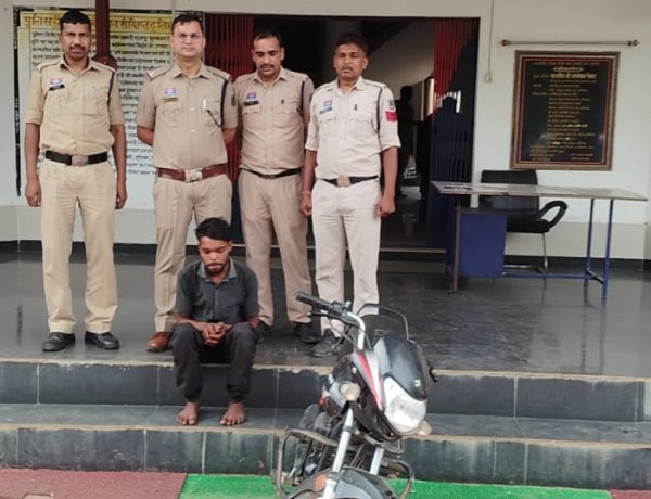 चोरी के मोटर सायकल सहित 1 व्यक्ति को पुलिस ने किया गिरफ्तार।,