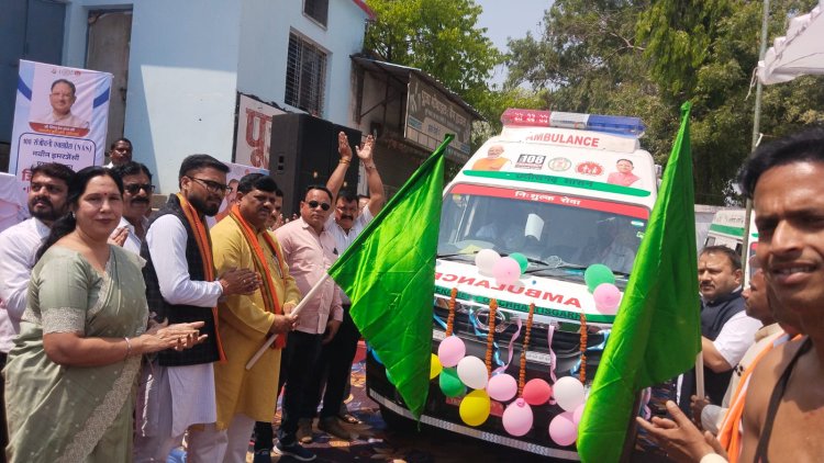 चिरमिरी से 12 नवीन 108 संजीवनी एक्सप्रेस एम्बुलेंस को दिखाई हरी झंडी, स्वास्थ्य सुविधाओं को मिलेगा नया विस्तार