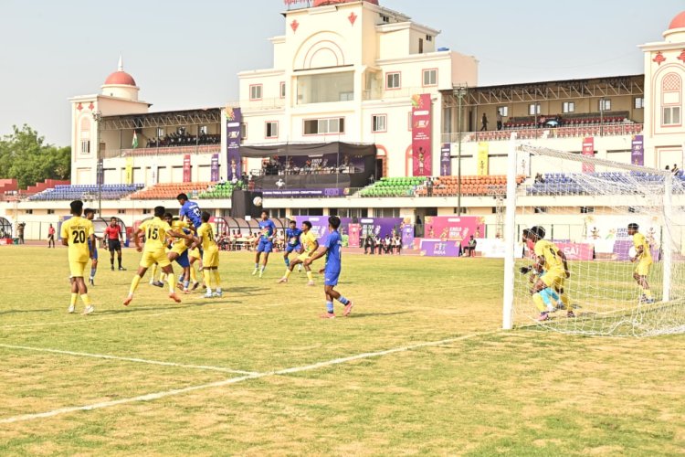 फुटबॉल में छत्तीसगढ़ को रजत पदक : फाइनल में कड़े मुकाबले में पश्चिम बंगाल से 0-1 से मिली हार