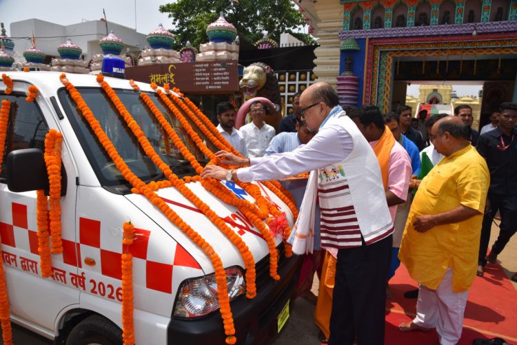 राज्यपाल डेका ने जगन्नाथ मंदिर ट्रस्ट को सौंपी एम्बुलेंस की चाबी