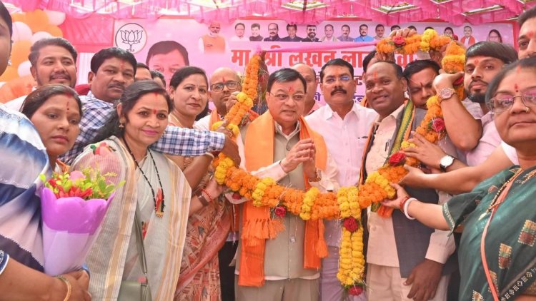 उद्योग मंत्री देवांगन के जन्मदिन पर बधाई देने कार्यकर्ताओं एवं आम नागरिकों का उमड़ा हुजूम, जगह-जगह अभिनंदन एवं स्वागत