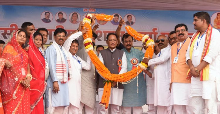 छत्तीसगढ़ में सामूहिक विवाह बना सामाजिक एकता का उत्सव, मुख्यमंत्री ने 13 नवदंपतियों को दिया आशीर्वाद  