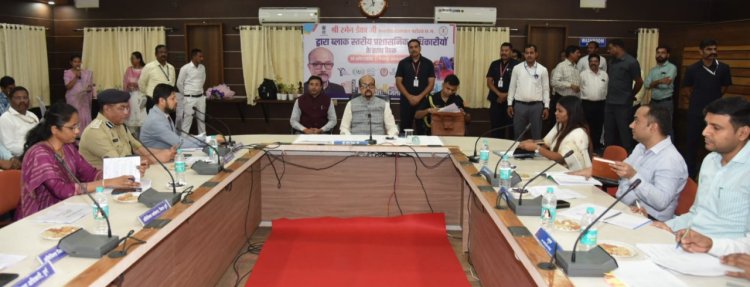 रायपुर : राज्यपाल रमेन डेका ने ली ब्लॉक स्तरीय प्रशासनिक अधिकारियों की समीक्षा बैठक