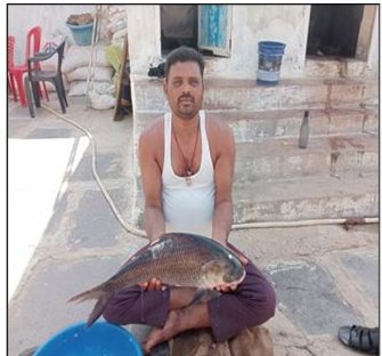 सफलता की कहानी:-मछली पालन से आत्मनिर्भर बने प्रकाश धीवर,क्षेत्र के 20 लोगों को दे रहे रोजगार...