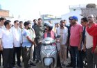 रायपुर : स्कूटी पर निकले उप मुख्यमंत्री अरुण साव, नगर भ्रमण कर विकास कार्यों का लिया जायजा