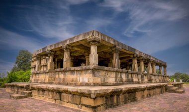 रायपुर : पत्थरों में उकेरी इतिहास की जीवंत गाथा : बारसूर का बत्तीसा मंदिर अद्भुत शिल्पकला का प्रतीक