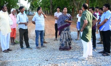 रायपुर : समयसीमा और गुणवत्ता पर फोकस: मंत्री लक्ष्मी राजवाड़े ने सड़क निर्माण कार्य का किया निरीक्षण
